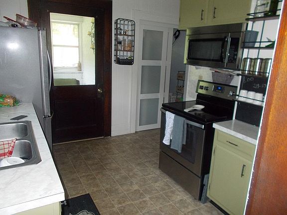 4th image of 4029 Stewart St