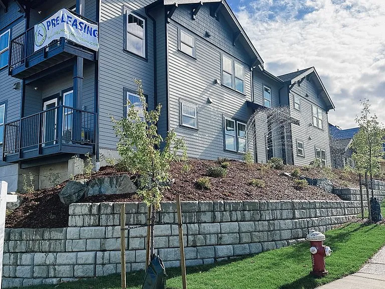 600 E Maple St — Photo 29