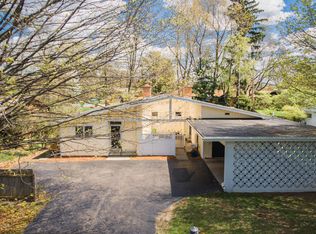 904 N Hagadorn Rd, East Lansing, MI 48823