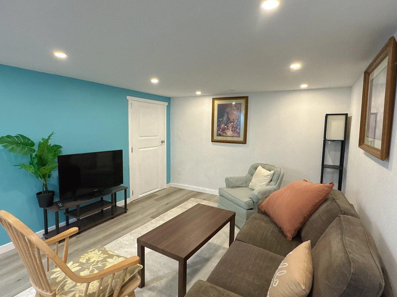 2 bed, 750 sqft, $2,300 — Photo 2