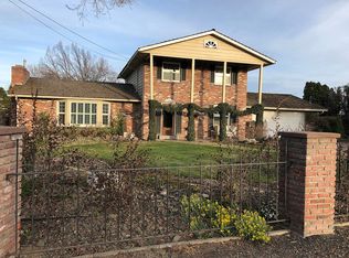 5211 Scenic Dr, Yakima, WA 98908