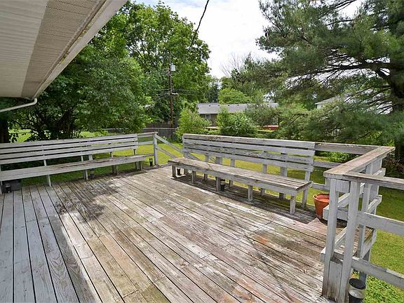 4th image of 1161 W Meadow Ct