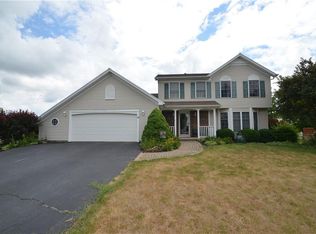 12 Trestle Trl, North Chili, NY 14514