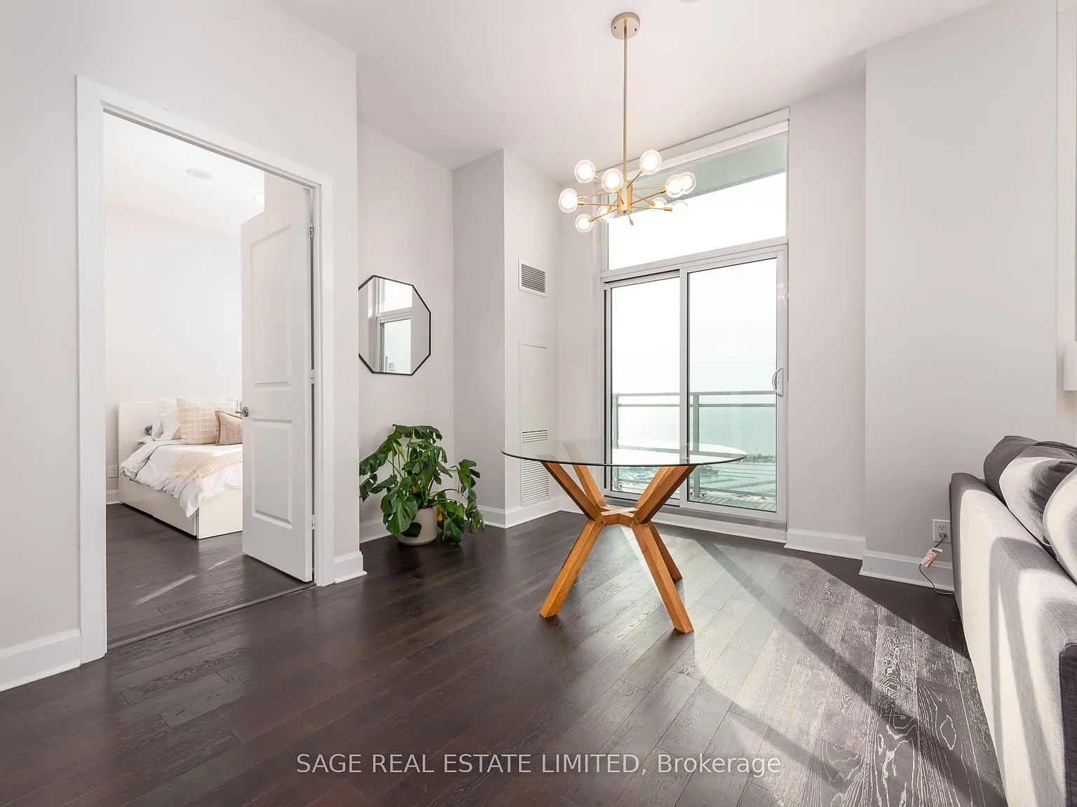 Jade Condos — Photo 4