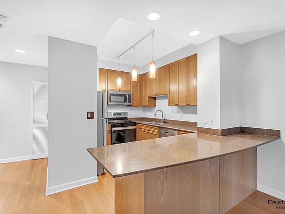 3rd image of 1250 S Michigan Ave APT 1703