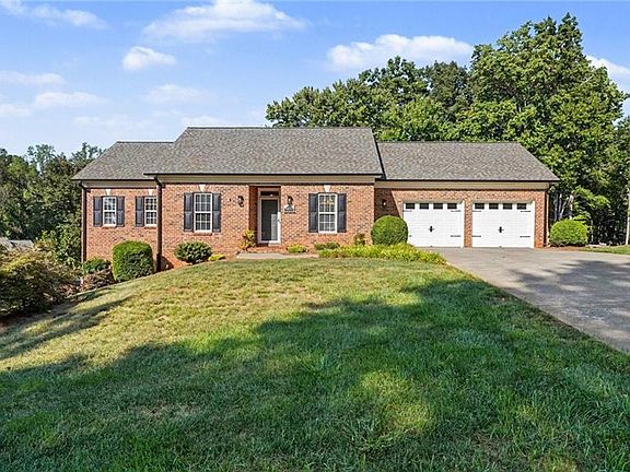 3rd image of 120 Cotswold Ln
