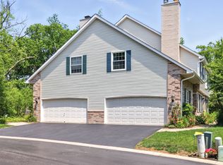 1386 Laurel Oaks Dr, Streamwood, IL 60107