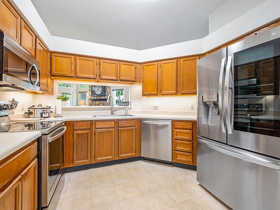 5th image of 100 Riverwalk Cir