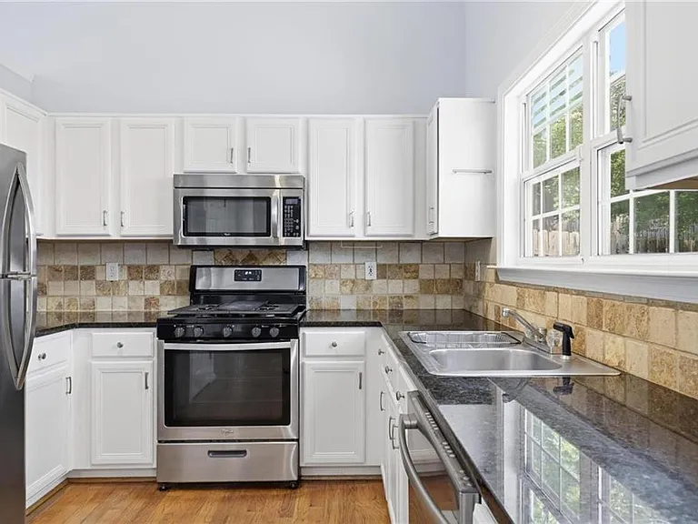 1409 Chardin Dr — Photo 12