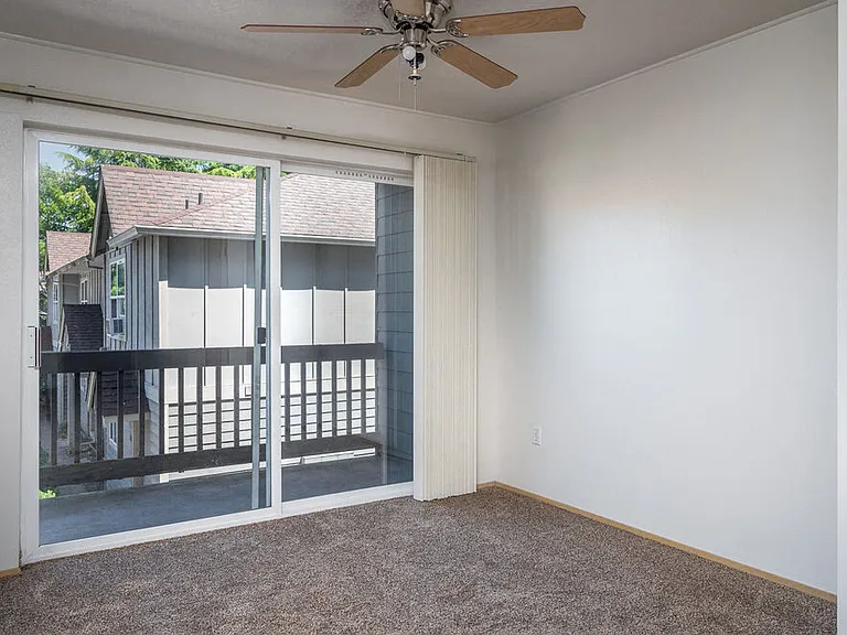 Tuxedo Park Apartments — Photo 23