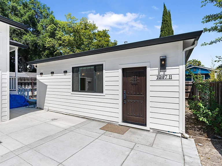 1217 Hester Ave — Photo 7