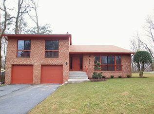 806 Twin Oaks Dr, Potomac, MD 20854