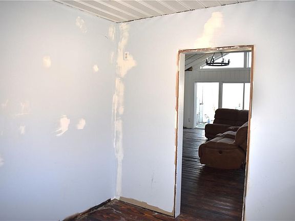 5th image of 708 Lake Shore Dr