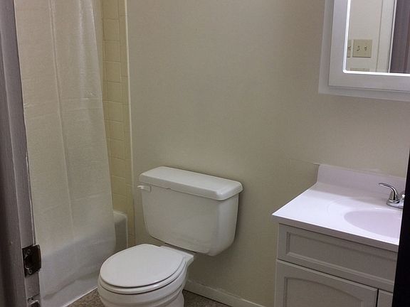 3rd image of 2147 Meadow Ln APT 11