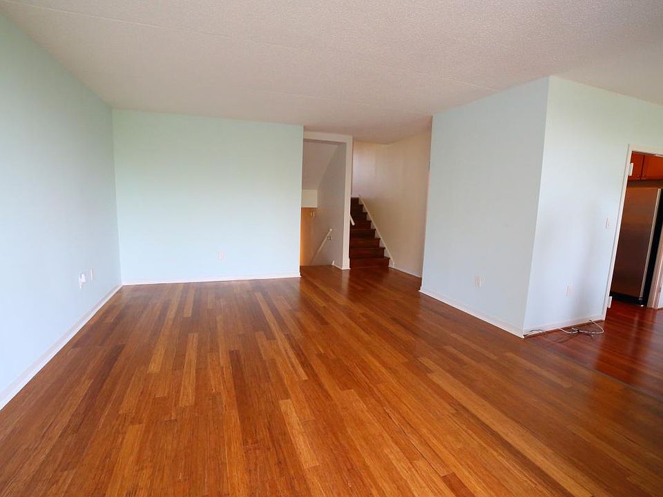 Huge living room, pre-wired for 5.1 surround sound