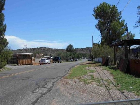 Exterior Neighborhood (street photo)