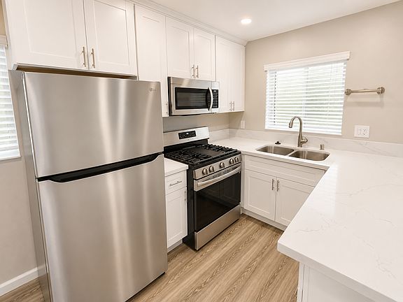 5th image of 2619-2621 Magnolia Ave #2619