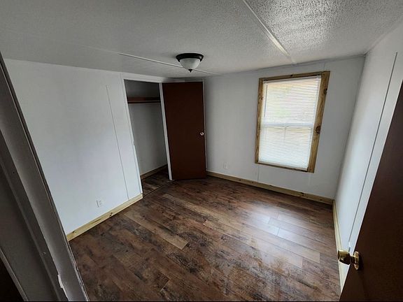 4th image of 14 Thomas Lee Dr