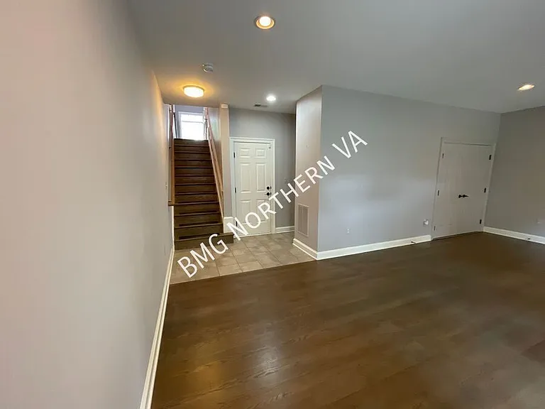 10679 Yorktown Ct — Photo 38