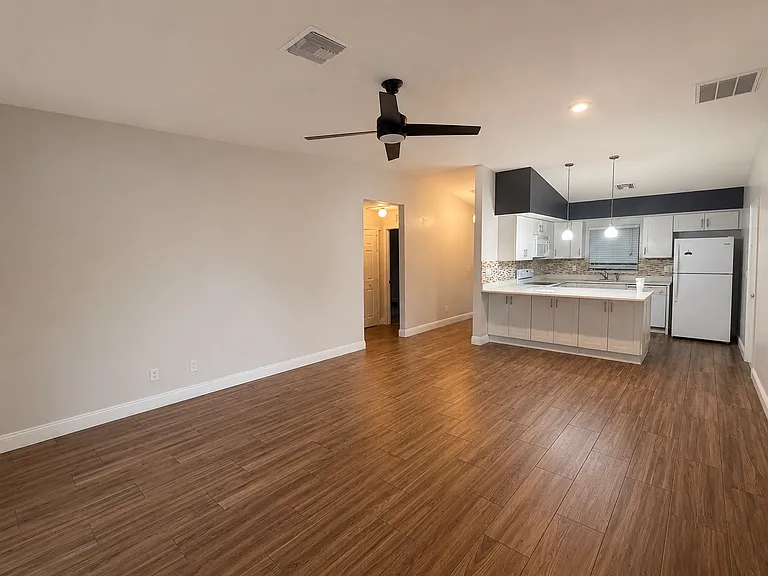 4755 Leonard Blvd S — Photo 11