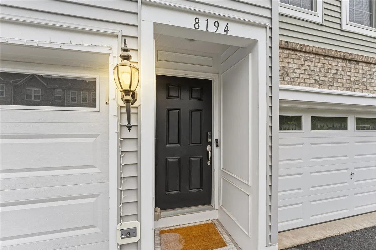 4 bed, 3.5 bath, 2636 sqft, $3,400 — Photo 2