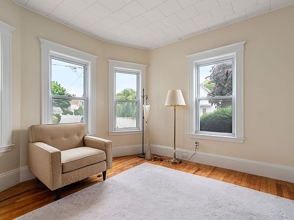 4th image of 31 Lewis St