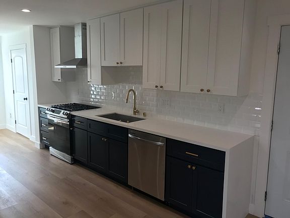 3rd image of 134 W Roosevelt Ave