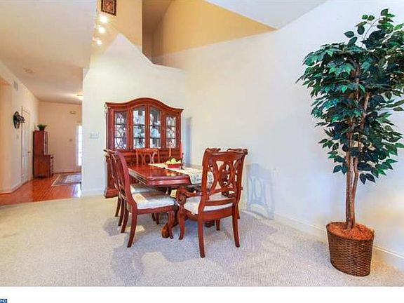 4th image of 213 Bentley Dr