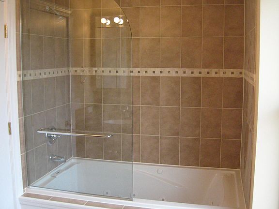 5th image of 3611 N Artesian Ave APT 2