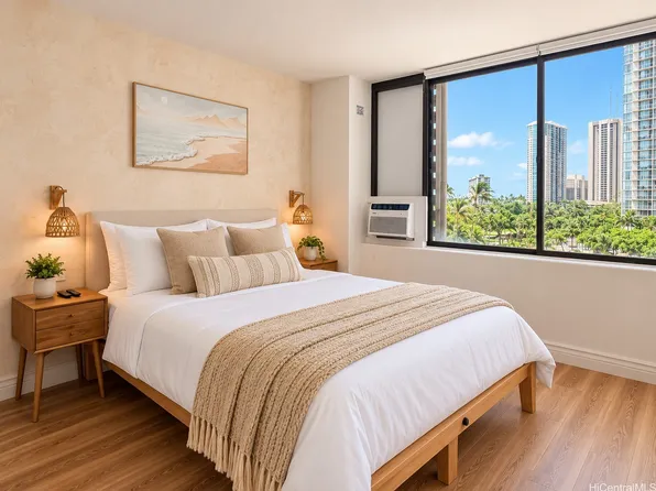 444 Niu St APT 904, Honolulu, HI 96815