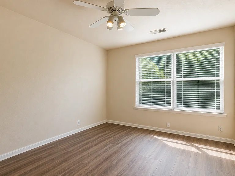 10916 Griffith Park Dr NE — Photo 10