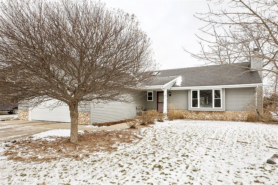 1st image of 338 S Pheasant Pl