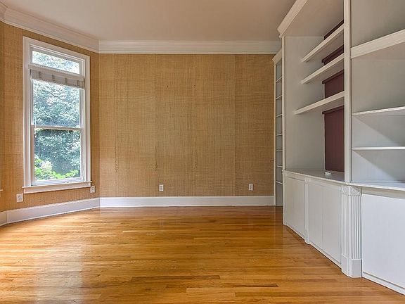 5th image of 2714 Briarlake Woods Way NE