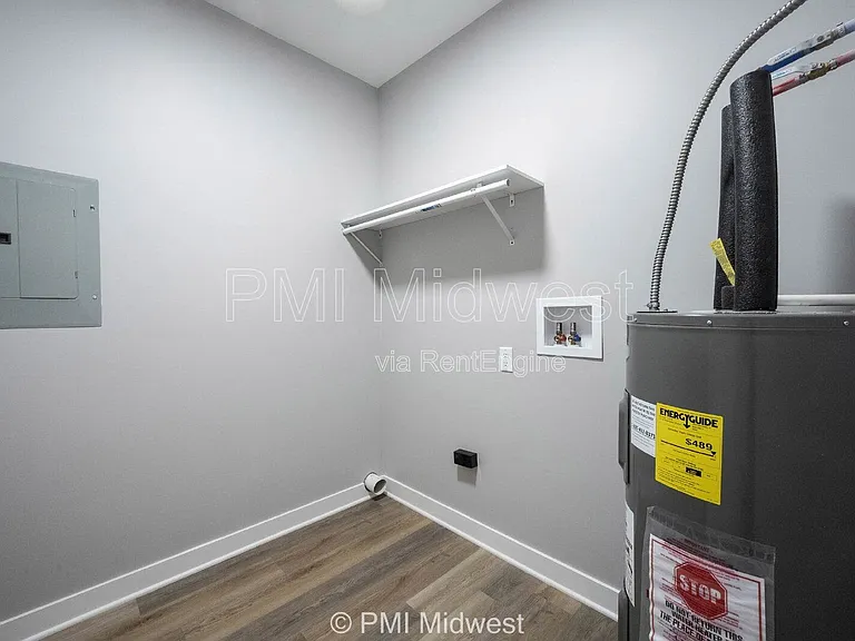 2038 E Maryland St #B — Photo 8