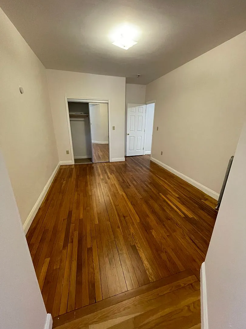 9/1 No Fee! 4BR/2BA w/large bedrooms, heat inc! — Photo 4