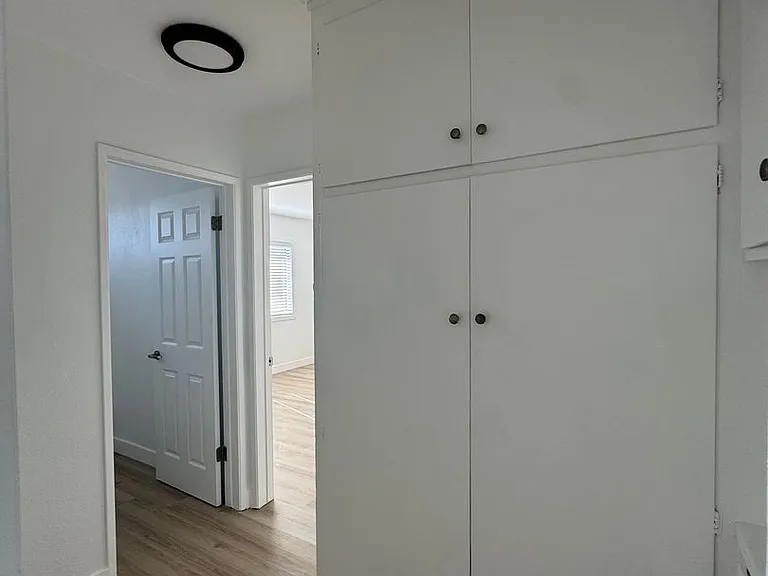 1107 W Broadway — Photo 6