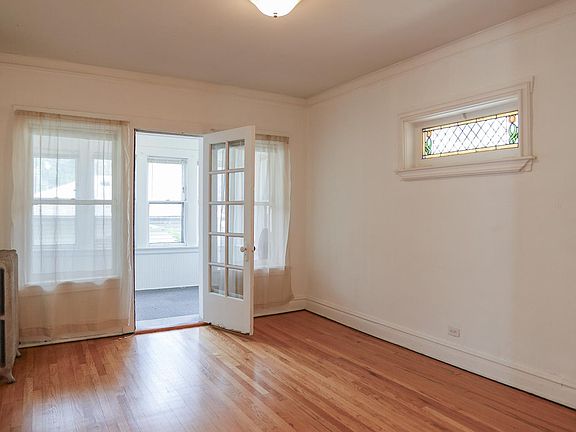 5th image of 2546 W Eastwood Ave Unit 1