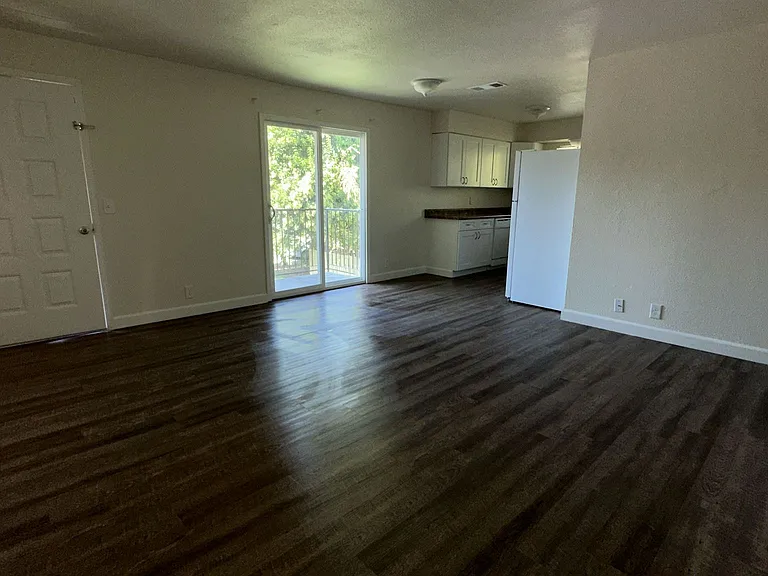 65 Mina Ave #C — Photo 3