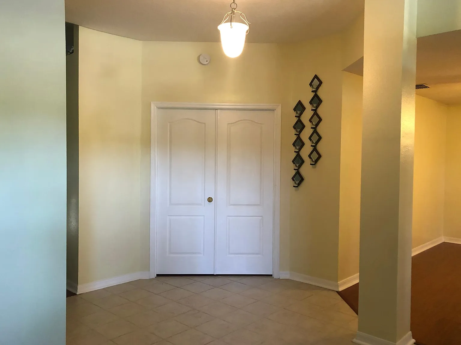 4 bed, 2429 sqft, $2,900 — Photo 2