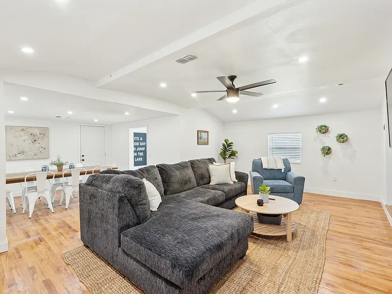 229 Sherman Dr — Photo 4