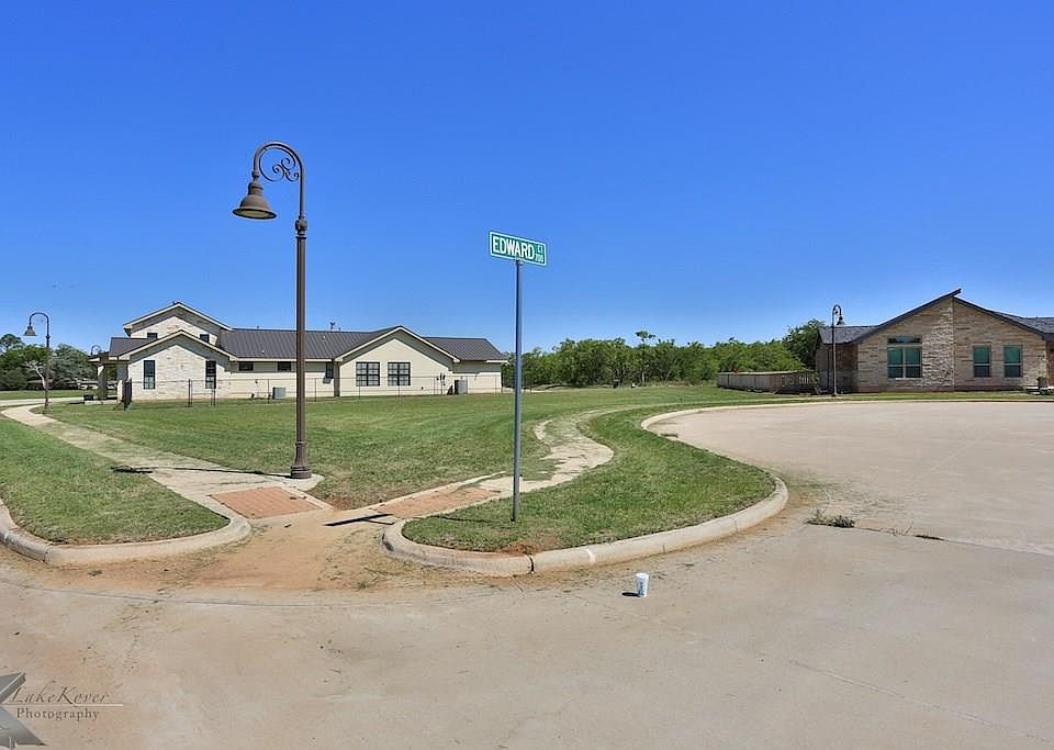 1st image of 709 Edward Ct
