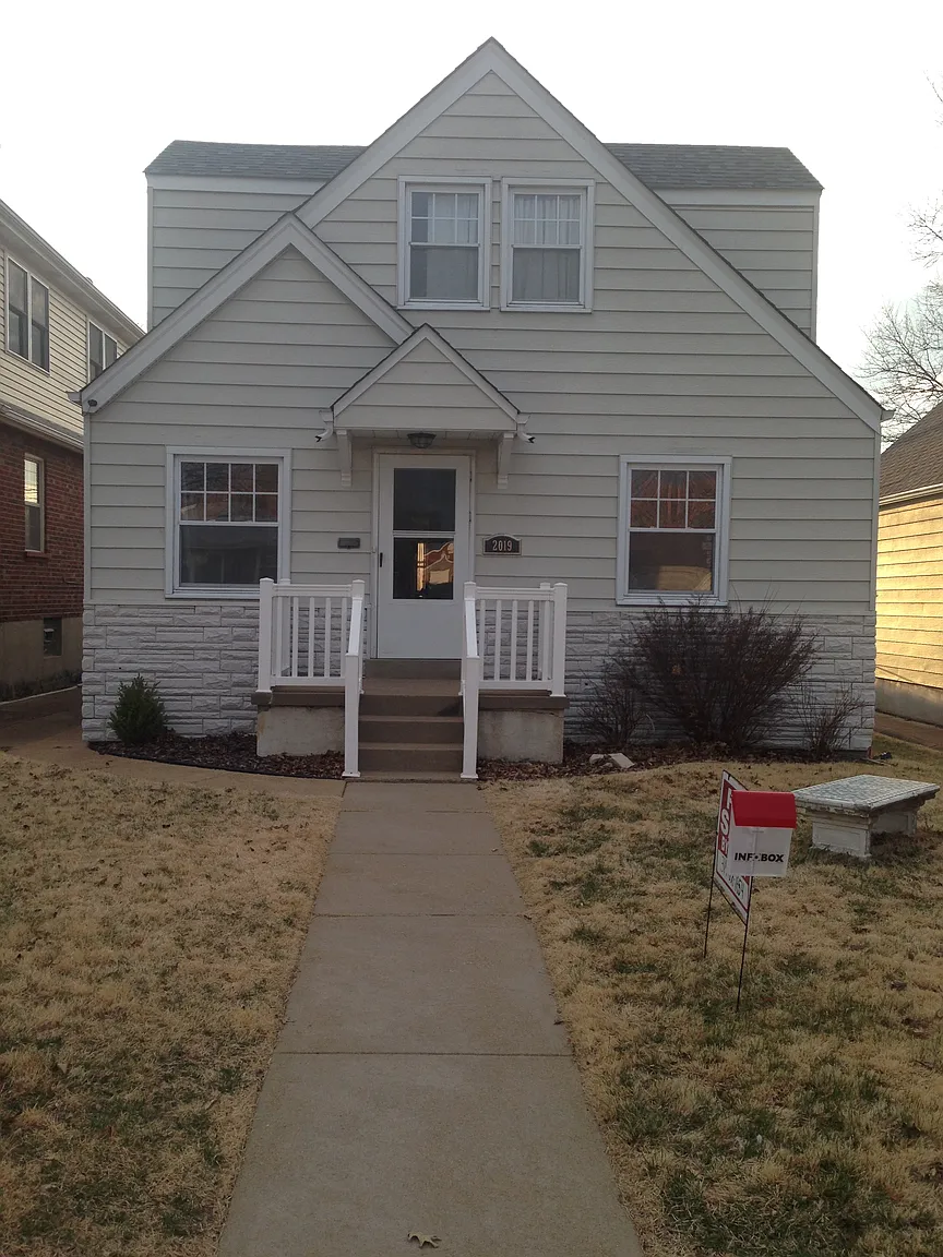 2019 Lilly Ave photo 1