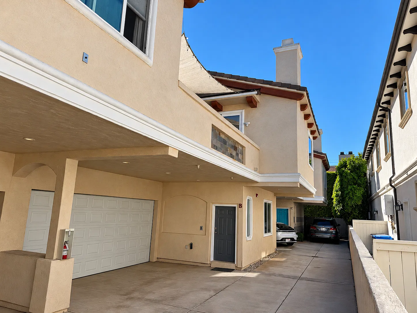 4 bed, 1740 sqft, $5,850 — Photo 2