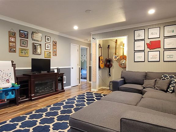 3rd image of 18247 Gilbert Avenue SE