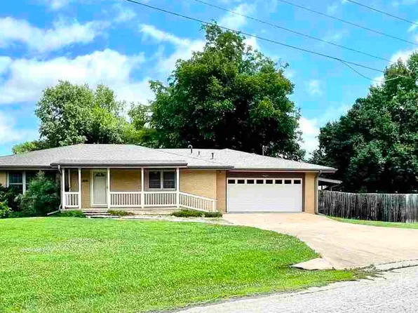 300 N Apple Ave, Newkirk, OK 74647