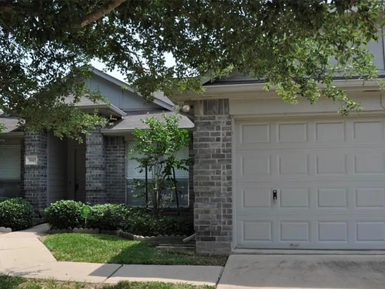3910 Bridgebay Ln — Photo 2