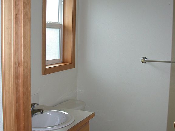 4th image of 572 Creswood Dr