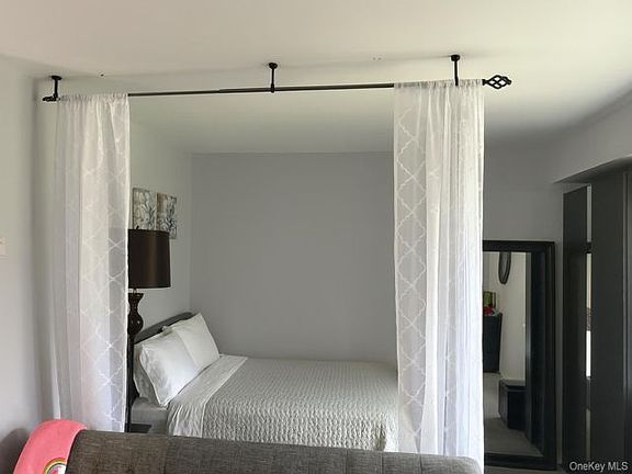 5th image of 13 Pinebrook Pl APT 13