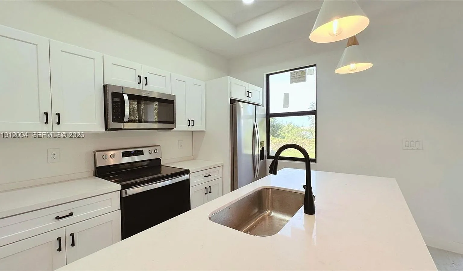 3 bed, 2.0 bath, 1606 sqft, $2,100 — Photo 4
