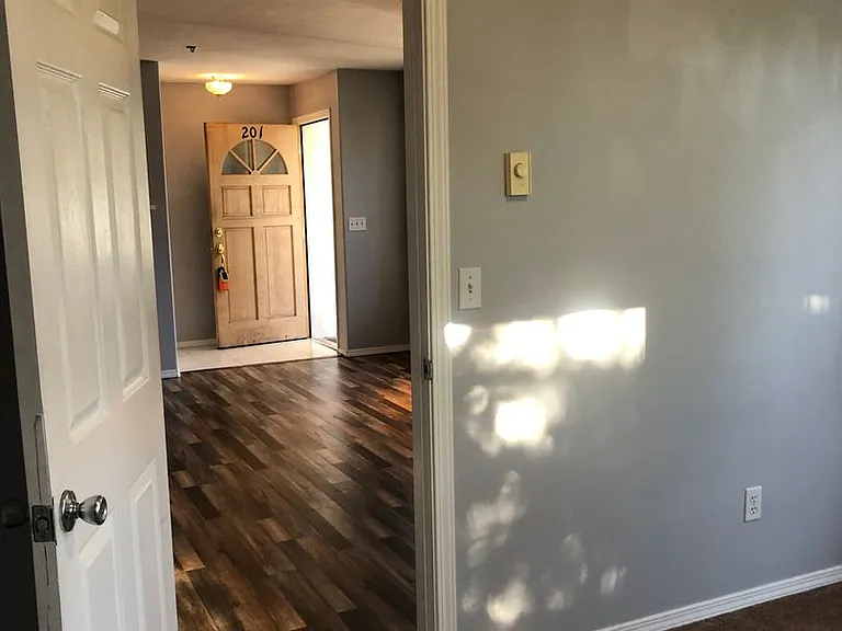 300 N Oak Harbor St #B201 — Photo 10